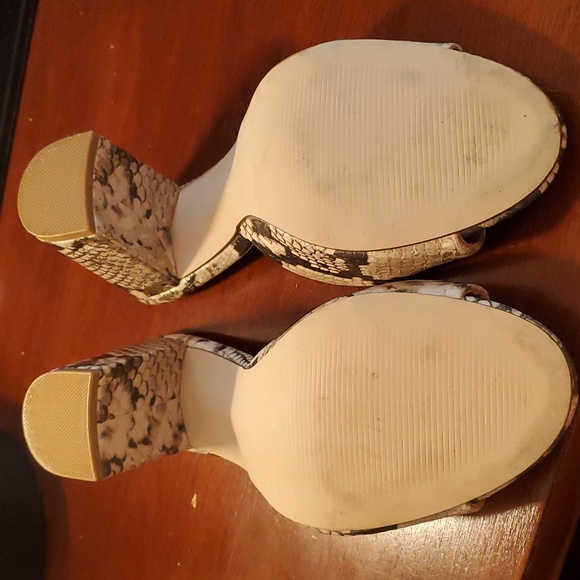 Steve madden womans sandals Size 9.5m silver and gold snakeprint.3.5 block heels - Picture 5 of 5